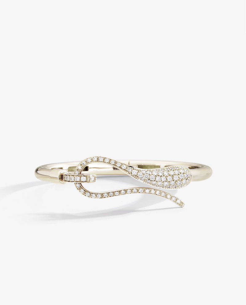 Avvolgente e raffinato: il nuovo bracciale Elika