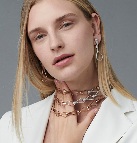 Collana Elika catena in Oro rosa, bianco 18k e diamanti  indossate